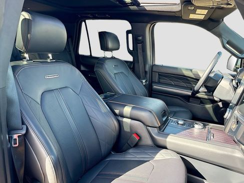 Used 2024 Ford Expedition Platinum image 31