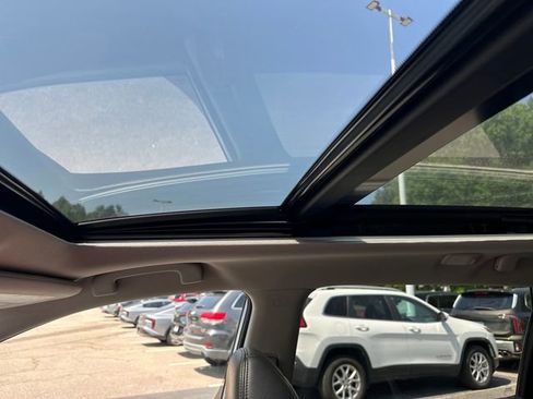 Used 2019 Nissan Rogue SL w/ Premium Package FWD image 17