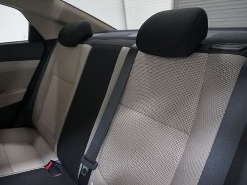 Used 2022 Hyundai Accent Limited image 12