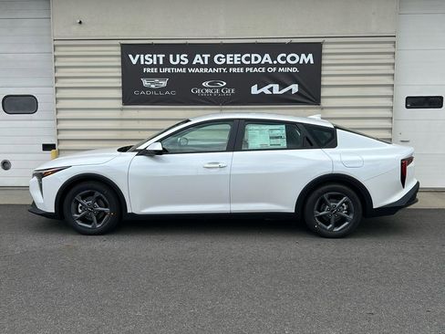 New 2025 Kia K4 LXS image 7