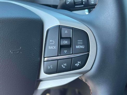 Used 2026 Ford Explorer Active AWD/4WD image 27