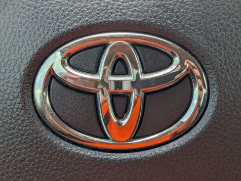 Used 2022 Toyota Corolla LE FWD image 31