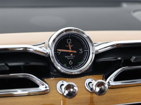 Certified 2023 Bentley Bentayga Extended Wheelbase image 33