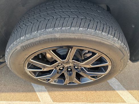 Used 2023 Chevrolet Tahoe Premier image 3