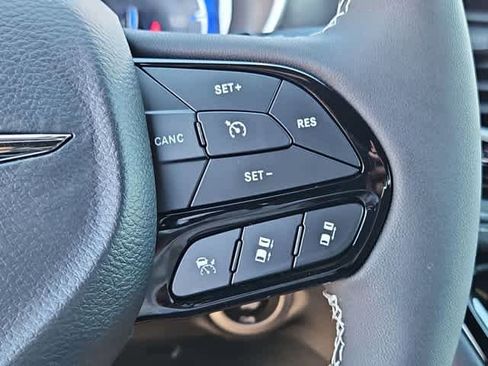 New 2026 Chrysler Pacifica Select AWD/4WD image 24