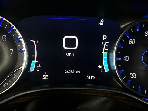 Used 2024 Chrysler Pacifica Limited image 15