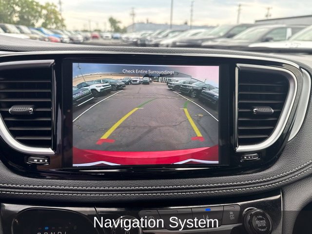 Certified 2025 Chrysler Pacifica Limited w/ Trailer Tow Group AWD/4WD image 16