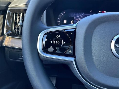 New 2026 Volvo XC90 B6 Plus w/ Protection Package Premier image 17