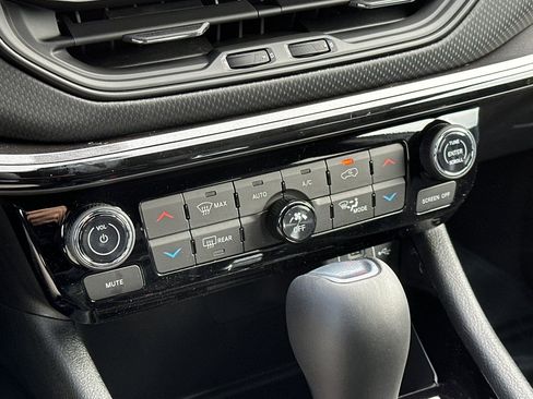 New 2026 Jeep Compass Limited image 24