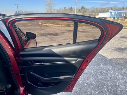 Used 2022 MAZDA MAZDA3 s image 22