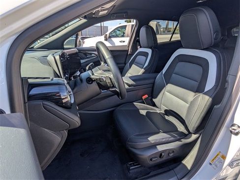 Used 2023 Chevrolet Silverado 1500 LT image 34