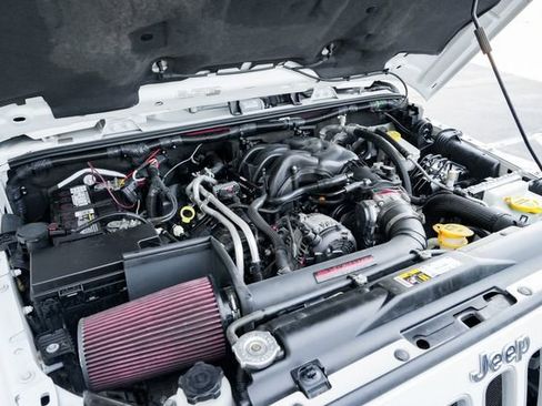 Used 2016 Jeep Wrangler Unlimited Sahara w/ Connectivity Group image 28