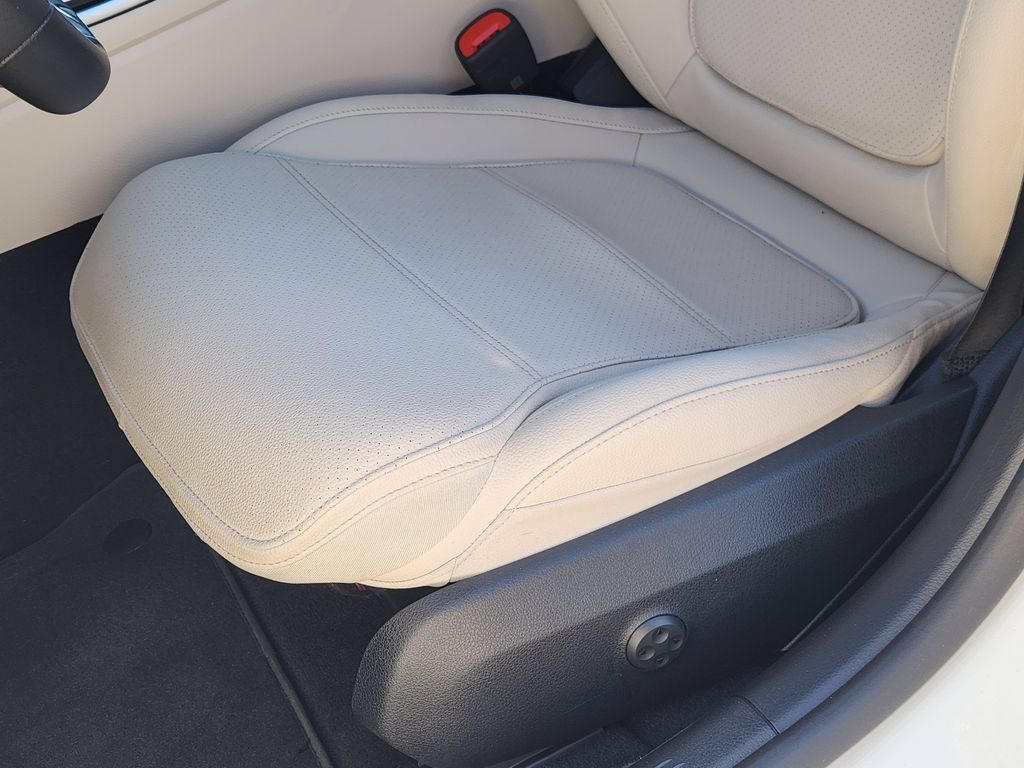 Used 2025 Mercedes-Benz C 300 Sedan image 21