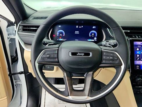 Used 2025 Jeep Grand Cherokee L Limited w/ Luxury Tech Group II image 14