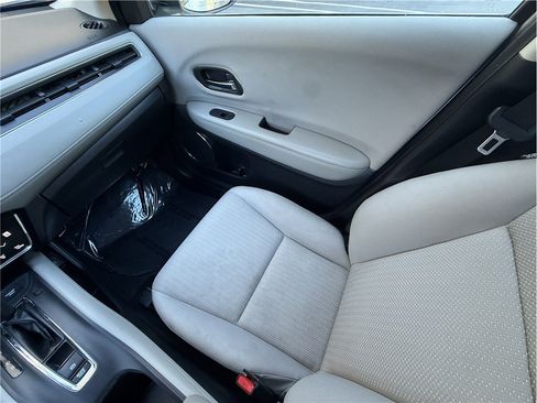Used 2016 Honda HR-V EX image 10