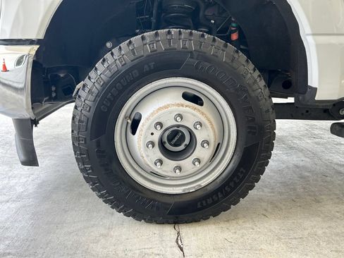 Used 2025 Ford F350 XLT w/ FX4 Off-Road Package AWD/4WD image 13