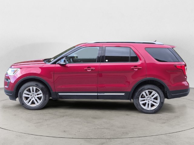 Used 2018 Ford Explorer XLT w/ Equipment Group 202A AWD/4WD image 8