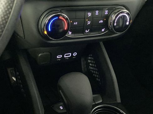 Used 2023 Chevrolet TrailBlazer LT FWD image 23