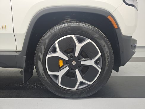 Used 2023 Rivian R1T Adventure image 11