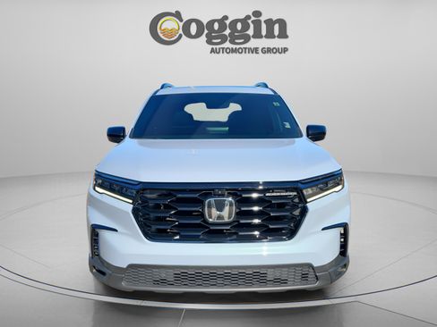 Certified 2025 Honda Pilot Black Edition image 5