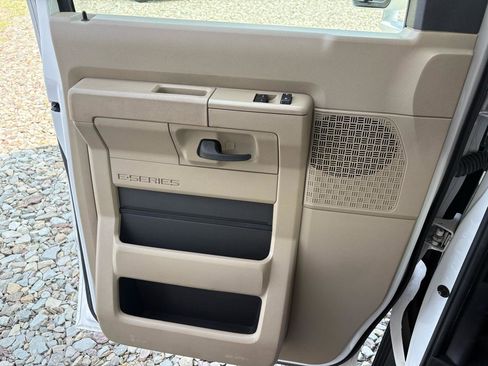 Used 2018 Ford E-450 and Econoline 450 Super Duty w/ Motorhome Prep Package image 31