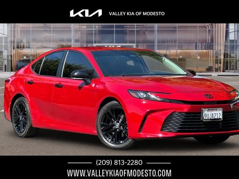 Used 2025 Toyota Camry LE FWD image 1