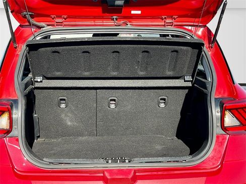 Used 2022 Hyundai Venue Limited image 25