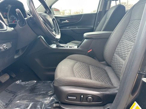 Used 2018 Chevrolet Equinox LT image 2