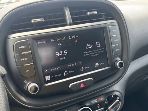 Used 2025 Kia Soul LX w/ LX Technology Package FWD image 20