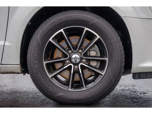 Used 2017 Dodge Grand Caravan GT FWD image 9