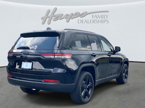 Used 2024 Jeep Grand Cherokee Limited w/ Black Appearance Package RWD image 3
