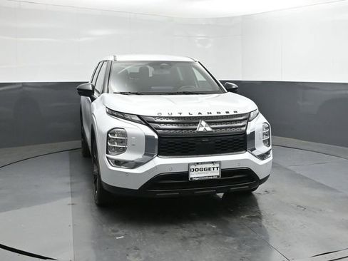 Used 2023 Mitsubishi Outlander SE image 22