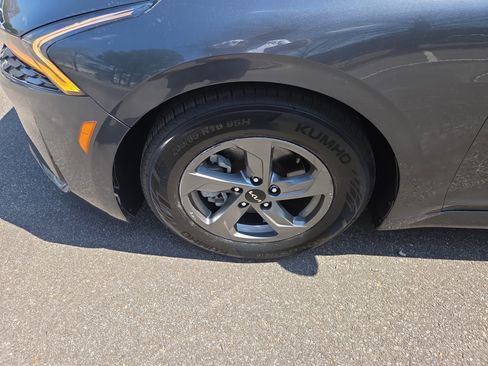 Used 2023 Kia K5 LXS image 9