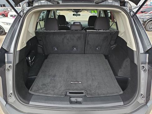 Certified 2022 Nissan Rogue SV FWD image 11