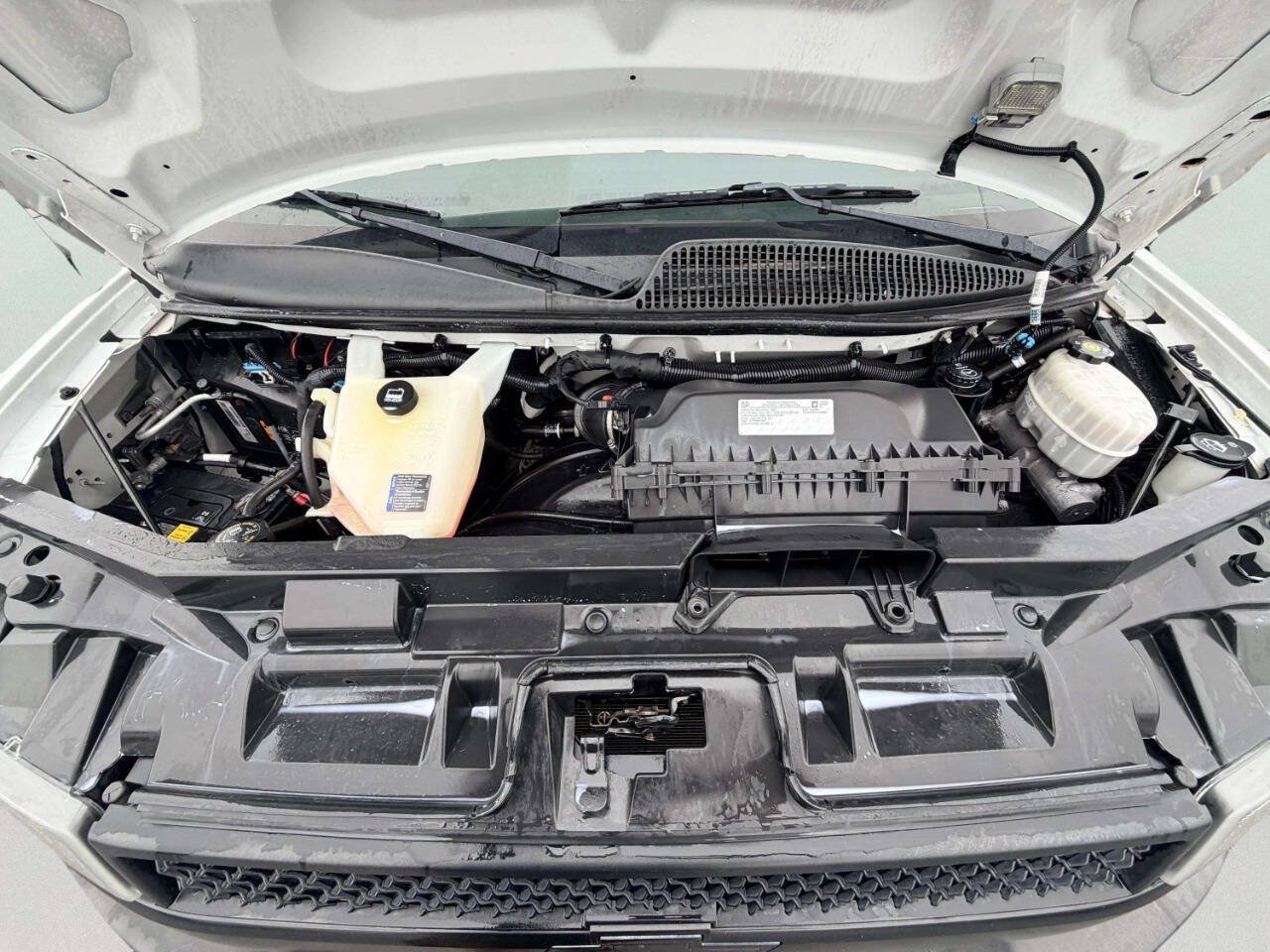 Used 2018 Chevrolet Express 2500 RWD image 16