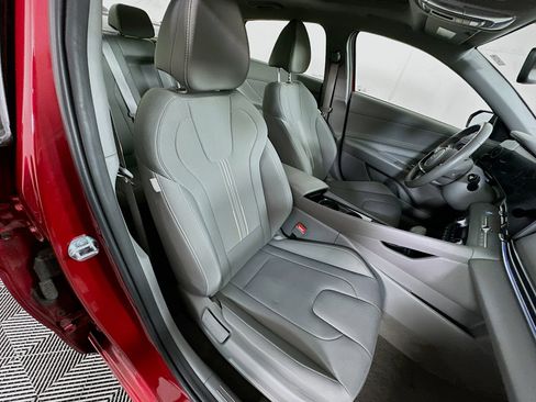 Used 2025 Hyundai Elantra SEL FWD image 31