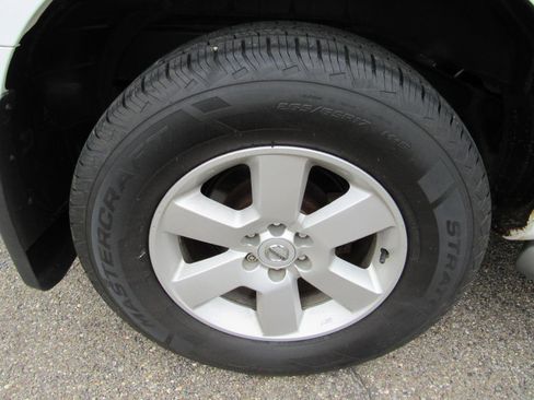 Used 2011 Nissan Pathfinder SV w/ Protection Pkg AWD/4WD image 12