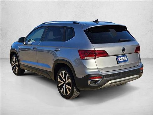 Used 2024 Volkswagen Taos SE FWD image 8