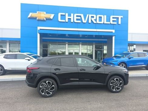 New 2026 Chevrolet Trax RS w/ Sunroof Package FWD image 2