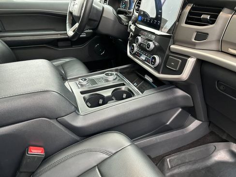 Certified 2022 Ford Expedition XLT image 16