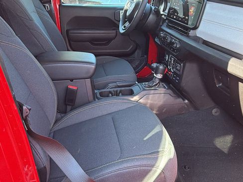 Used 2025 Jeep Wrangler Willys AWD/4WD image 27