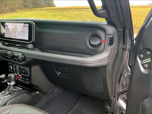 Used 2025 Jeep Wrangler Unlimited Rubicon w/ XTREMEE 35" Tire Package image 16