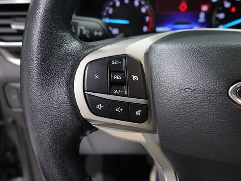 Used 2022 Ford Explorer XLT w/ Equipment Group 202A AWD/4WD image 39