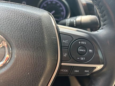 Used 2021 Toyota Camry XLE image 19