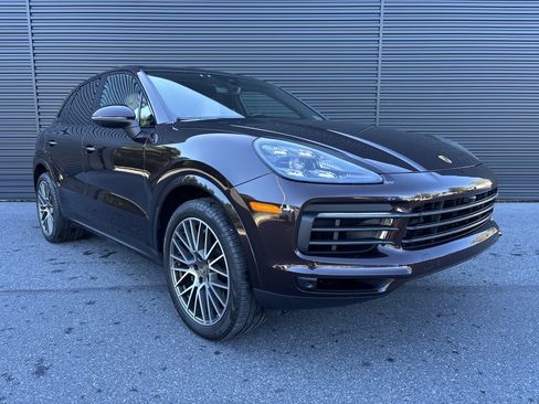 Certified 2022 Porsche Cayenne Platinum Edition image 13