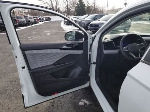 Used 2022 Volkswagen Taos S image 11