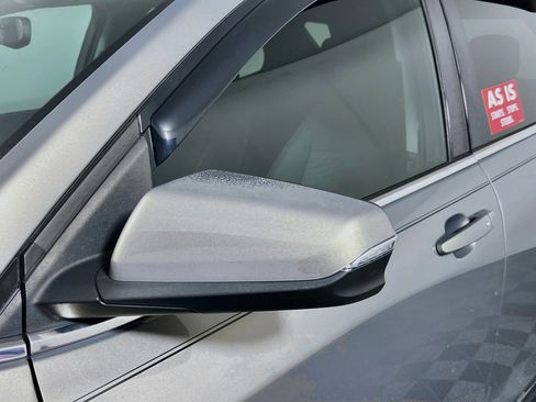 Used 2018 Chevrolet Equinox LT FWD image 12