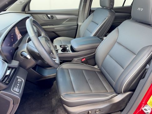 Used 2025 Buick Enclave Sport Touring w/ Power Package FWD image 5