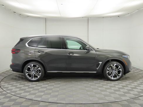 New 2026 BMW X5 sDrive40i w/ Climate Comfort Package image 4