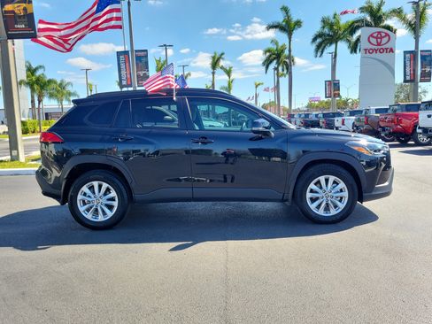 Used 2025 Toyota Corolla Cross LE image 13